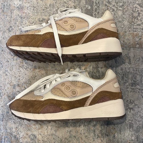 Never Been Worn Saucony Sneakers - tan, brown, and white Size 6 - Picture 2 of 5